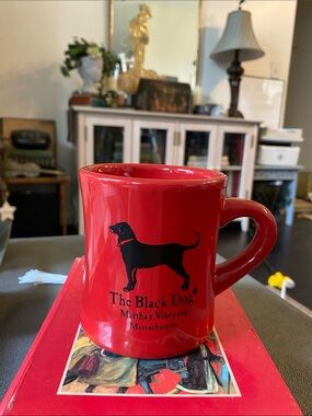 NEW WITHOUT TAGS=“The Black Dog Martha’s Vineyard” Red & Black Mug